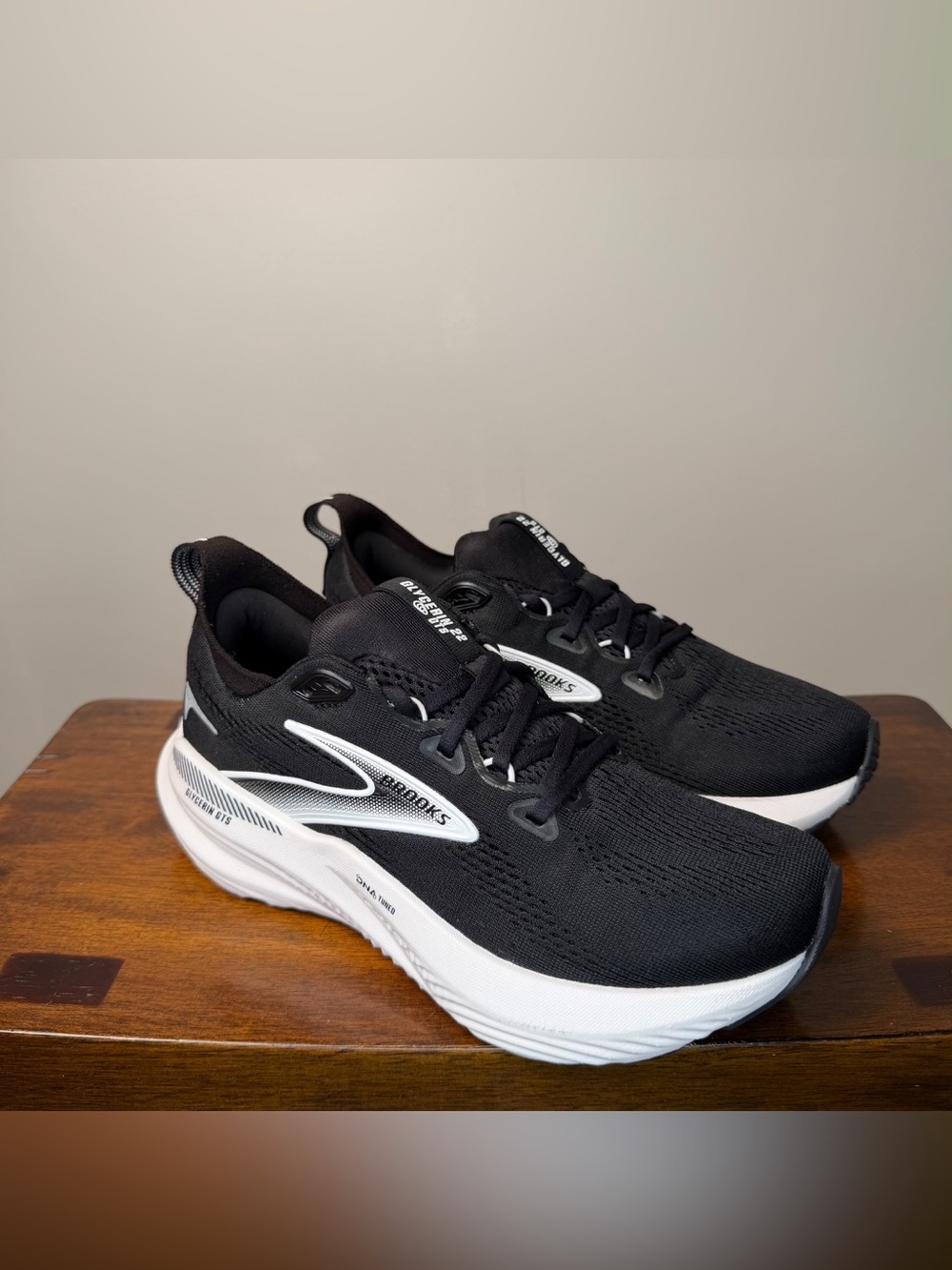 Brooks Glycerin GTS 22 Women’s 7 B Black Grey White Running Shoes 1204351B090